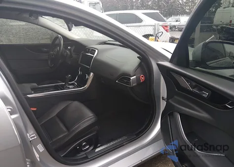 2020 Jaguar Xe S Awd Automatic z USA, uszkodzony, nr VIN SAJAJ4FX7LCP57754